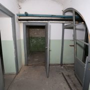 w cieniu linii kolejowej 11